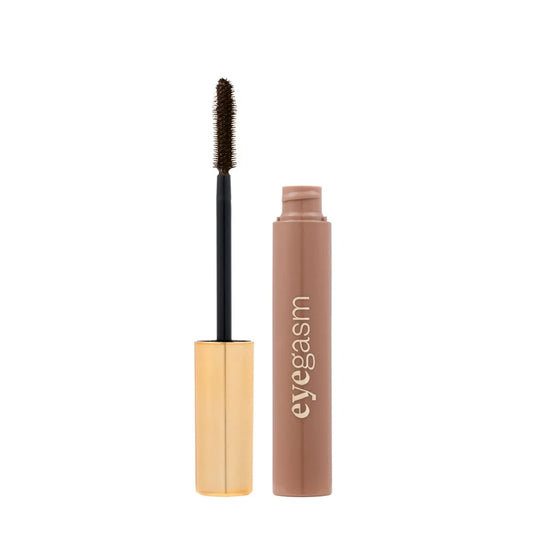Mascara marrone o nero per uno sguardo definito e intenso